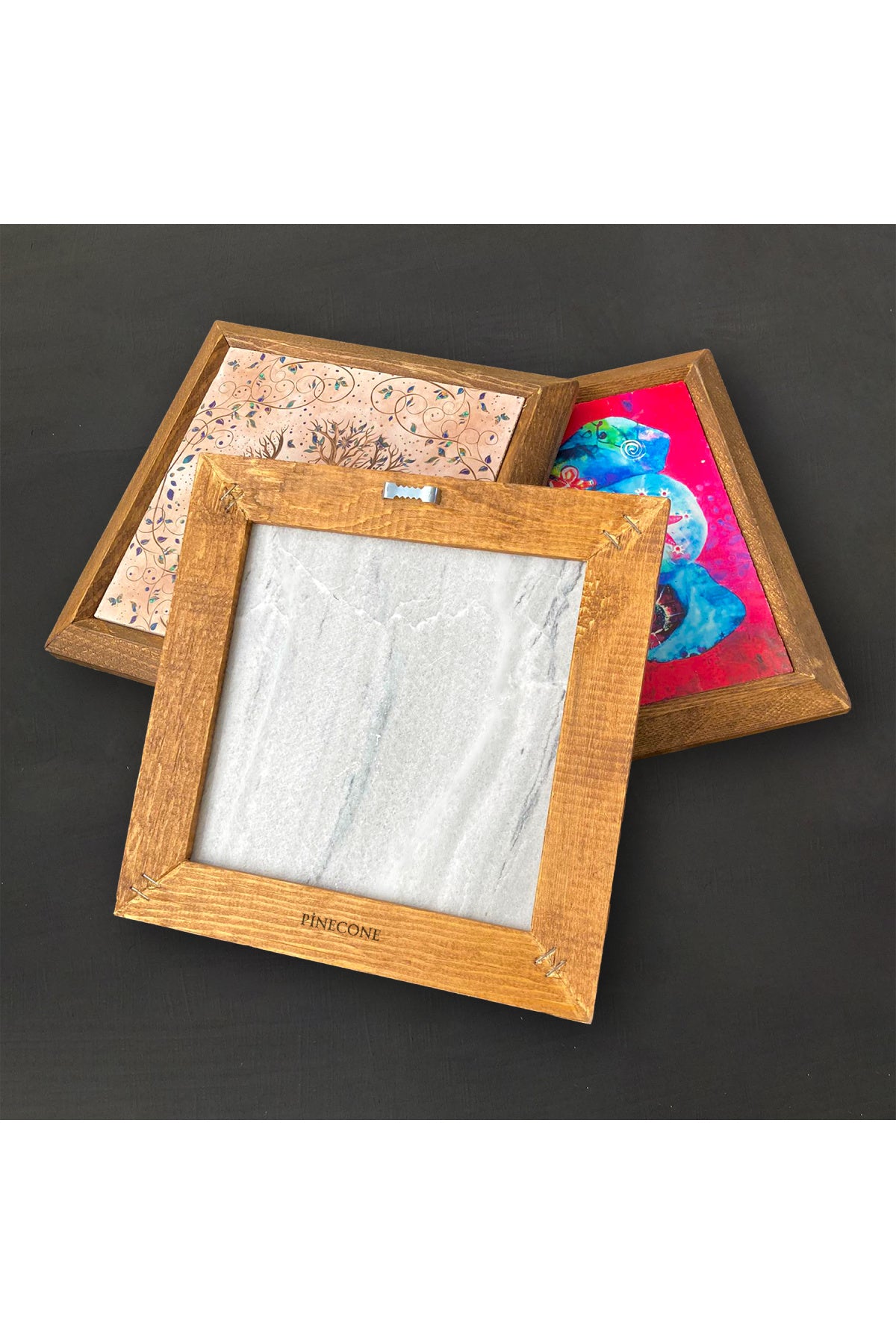 Gustav Klimt Yelpazeli Kadın Taş Duvar Tablosu - Ahşap Çerçeveli Taş Tablo - 25x25 cm - Dekoratif Duvar Sanatı - Modern Ev ve Ofis Duvar Dekoru -W1-275