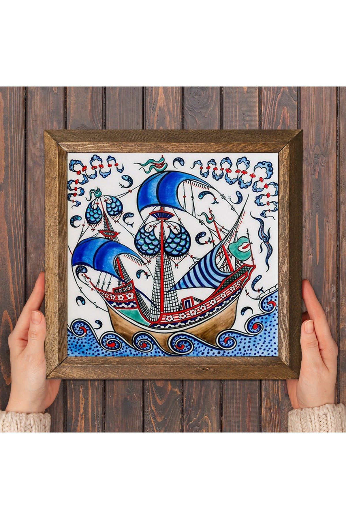 Çini Sanatı Yelkenli Gemi Taş Duvar Tablosu - Ahşap Çerçeveli Taş Tablo - 25x25 cm - Dekoratif Duvar Sanatı - Modern Ev ve Ofis Duvar Dekoru -W1-183