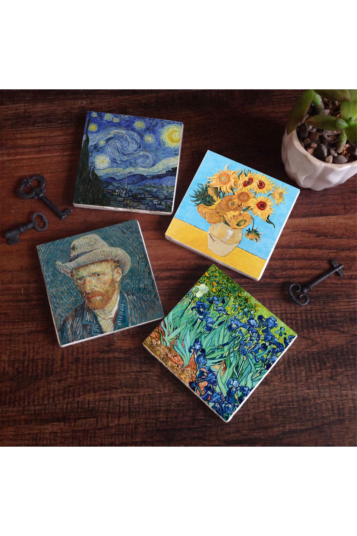Pinecone Van Gogh On İki Ayçiçekli Vazo, İrisler, Yıldızlı Gece, Otoportre Taş Bardak Altlığı Seti - 4 Parça - Dekoratif, Rustik Mutfak Aksesuarı, 10x10 cm, Kaydırmaz Tabanlı, Şık ve Dayanıklı SC155