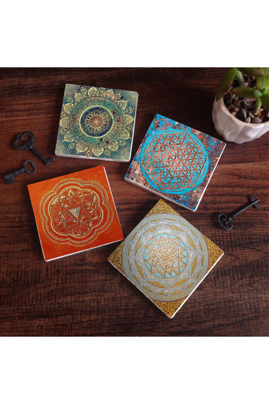 Pinecone Mandala, Yaşam Çiçeği, Sri Yantra Taş Bardak Altlığı Seti - 4 Parça - Dekoratif, Rustik Mutfak Aksesuarı, 10x10 cm, Kaydırmaz Tabanlı, Şık ve Dayanıklı SC157
