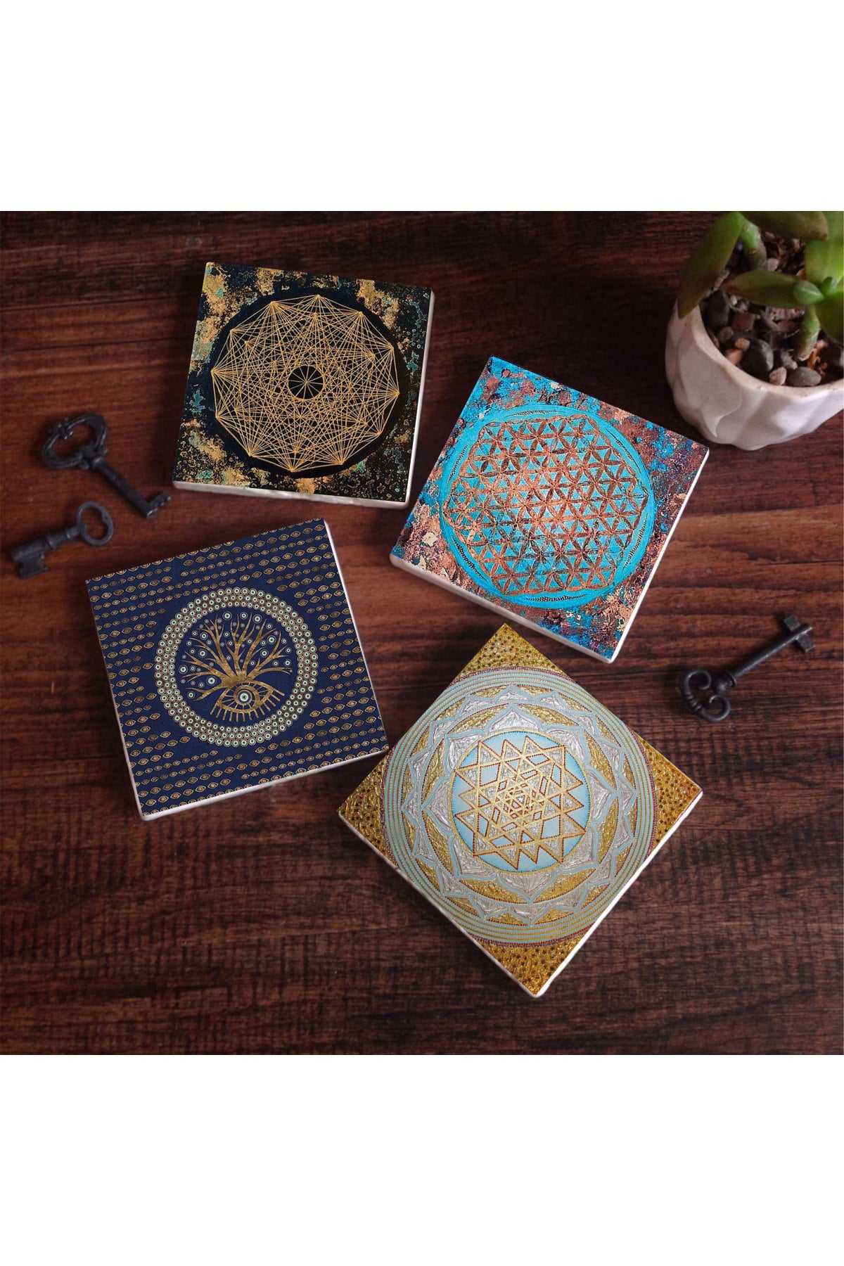 Pinecone Nazar Ağaç, Yaşam Çiçeği, Sri Yantra Taş Bardak Altlığı Seti - 4 Parça - Dekoratif, Rustik Mutfak Aksesuarı, 10x10 cm, Kaydırmaz Tabanlı, Şık ve Dayanıklı SC158