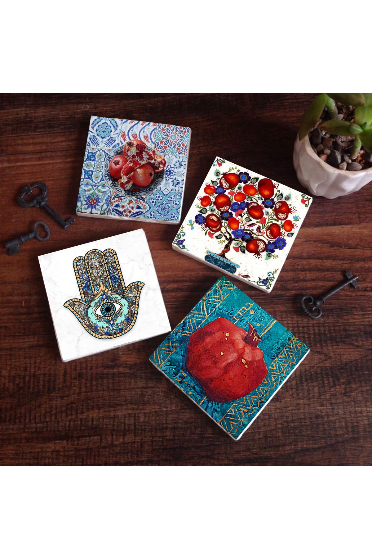 Pinecone Nar Ağacı, Nar, Fatma Ana Eli (Hamsa) Taş Bardak Altlığı Seti - 4 Parça - Dekoratif, Rustik Mutfak Aksesuarı, 10x10 cm, Kaydırmaz Tabanlı, Şık ve Dayanıklı SC191