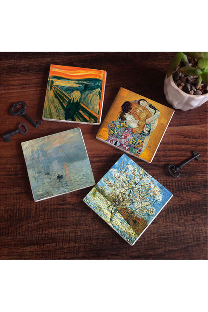Pinecone Van Gogh Şeftali Ağacı, Monet Gün Doğumu, Çığlık, Gustav Klimt Aile Kucaklama Taş Bardak Altlığı Seti - 4 Parça - Dekoratif, Rustik Mutfak Aksesuarı, 10x10 cm, Kaydırmaz TabanlıSC539
