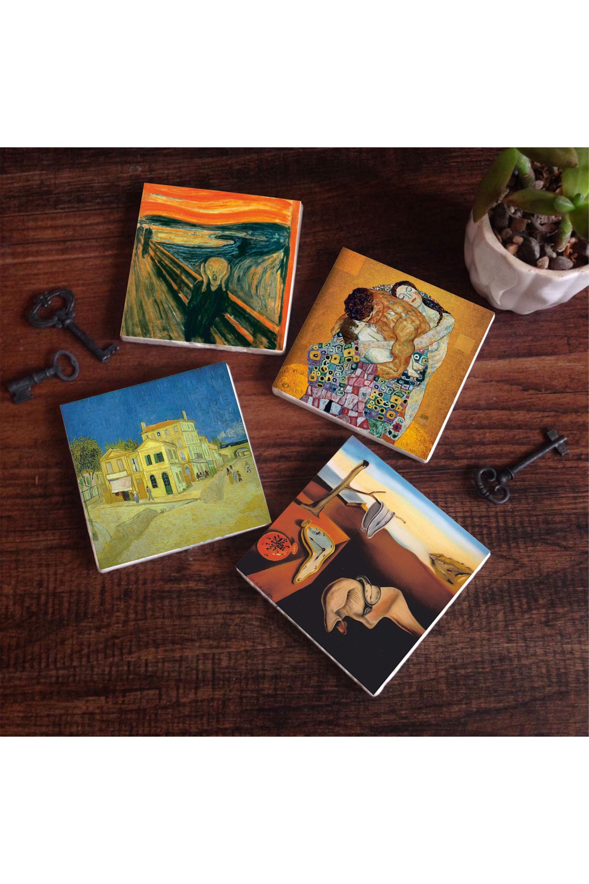 Pinecone Dalí Belleğin Azmi, Van Gogh Sarı Ev, Çığlık, Gustav Klimt Aile Kucaklama Taş Bardak Altlığı Seti - 4 Parça - Dekoratif, Rustik Mutfak Aksesuarı, 10x10 cm, Kaydırmaz TabanlıSC557