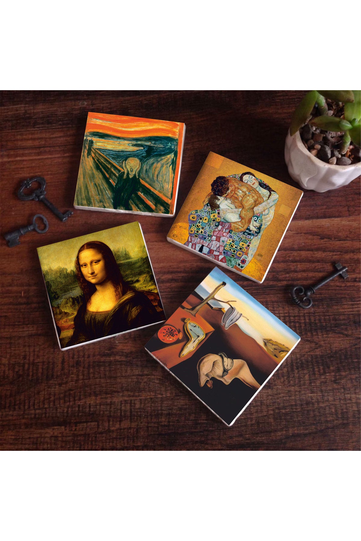 Pinecone Dalí Belleğin Azmi, Çığlık, Gustav Klimt Aile Kucaklama, Da Vinci Mona Lisa Taş Bardak Altlığı Seti - 4 Parça - Dekoratif, Rustik Mutfak Aksesuarı, 10x10 cm, Kaydırmaz TabanlıSC561