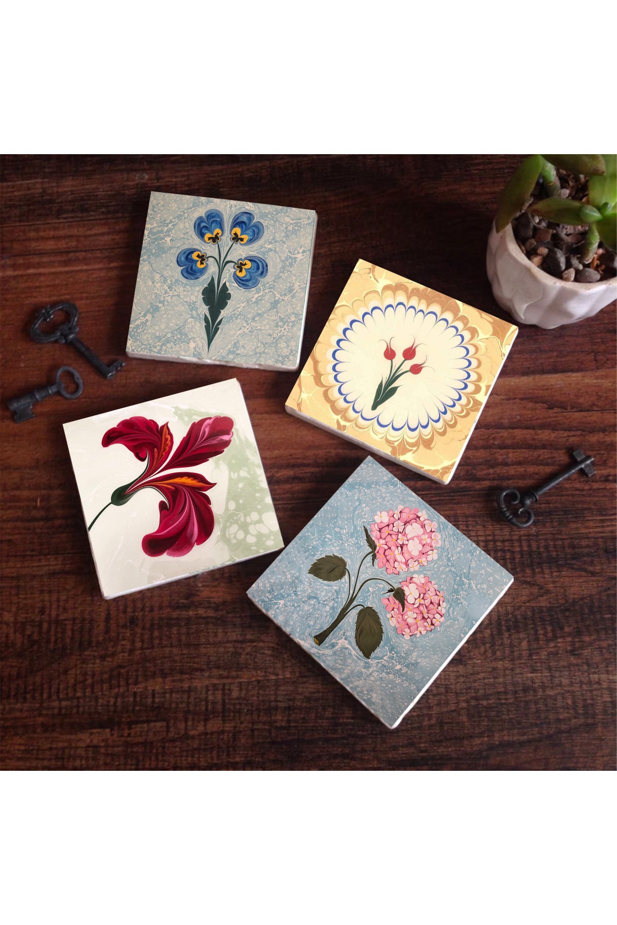 Pinecone Ebru Sanatı, Pembe Ortanca Çiçeği, Lale Taş Bardak Altlığı Seti - 4 Parça - Dekoratif, Rustik Mutfak Aksesuarı, 10x10 cm, Kaydırmaz Tabanlı, Şık ve Dayanıklı SC576