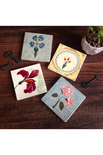 Pinecone Ebru Sanatı, Pembe Ortanca Çiçeği, Lale Taş Bardak Altlığı Seti - 4 Parça - Dekoratif, Rustik Mutfak Aksesuarı, 10x10 cm, Kaydırmaz Tabanlı, Şık ve Dayanıklı SC576