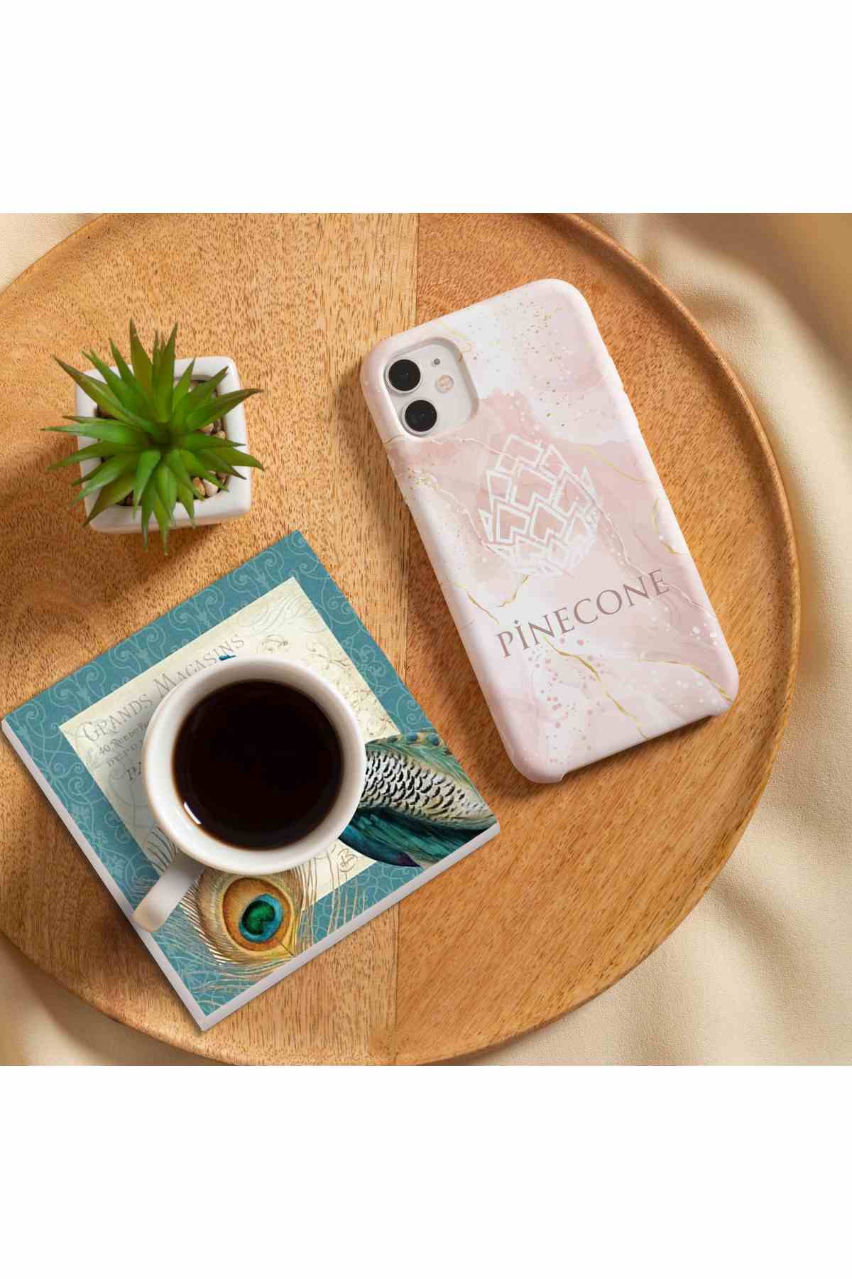 Pinecone Tavus Kuşu Taş Bardak Altlığı Seti - 4 Parça - Dekoratif, Rustik Mutfak Aksesuarı, 10x10 cm, Kaydırmaz Tabanlı, Şık ve Dayanıklı SC138