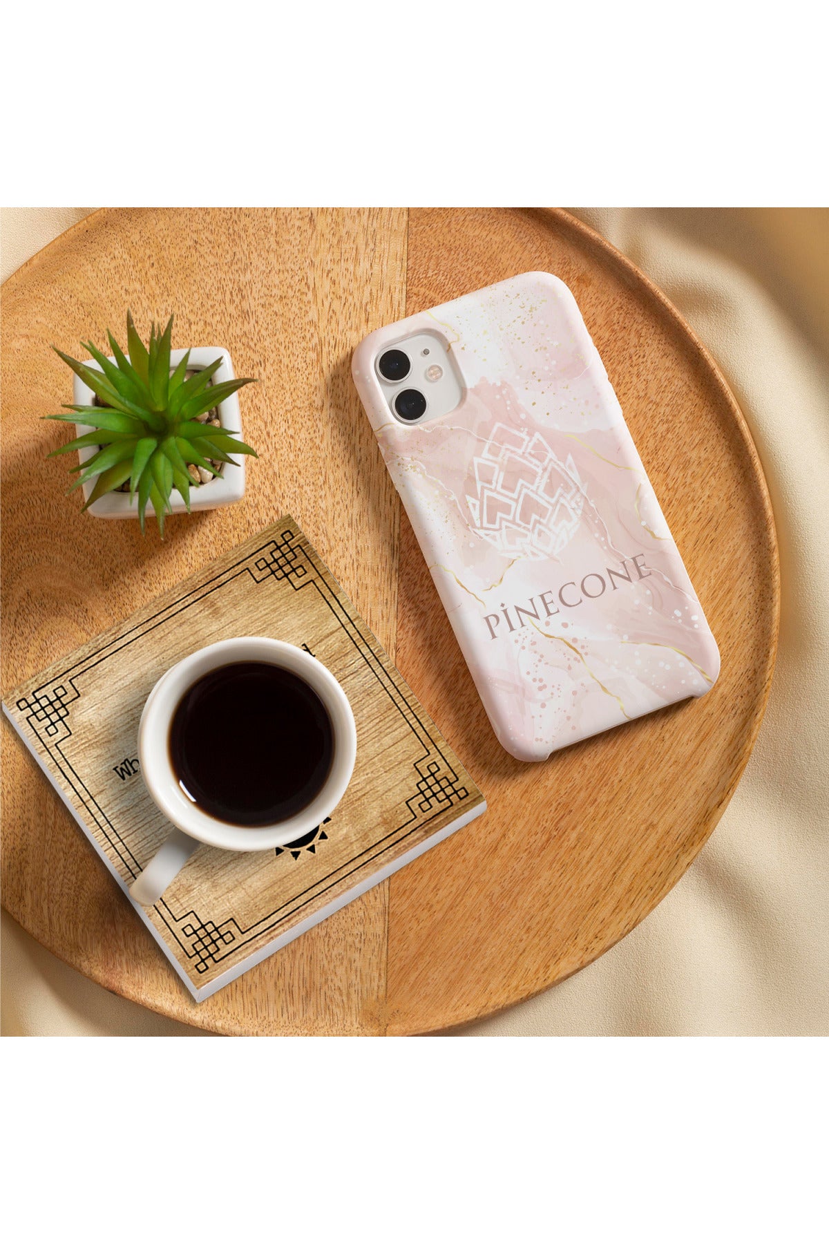 Pinecone Viski Temalı Taş Bardak Altlığı Seti - 4 Parça - Dekoratif, Rustik Mutfak Aksesuarı, 10x10 cm, Kaydırmaz Tabanlı, Şık ve Dayanıklı SC220