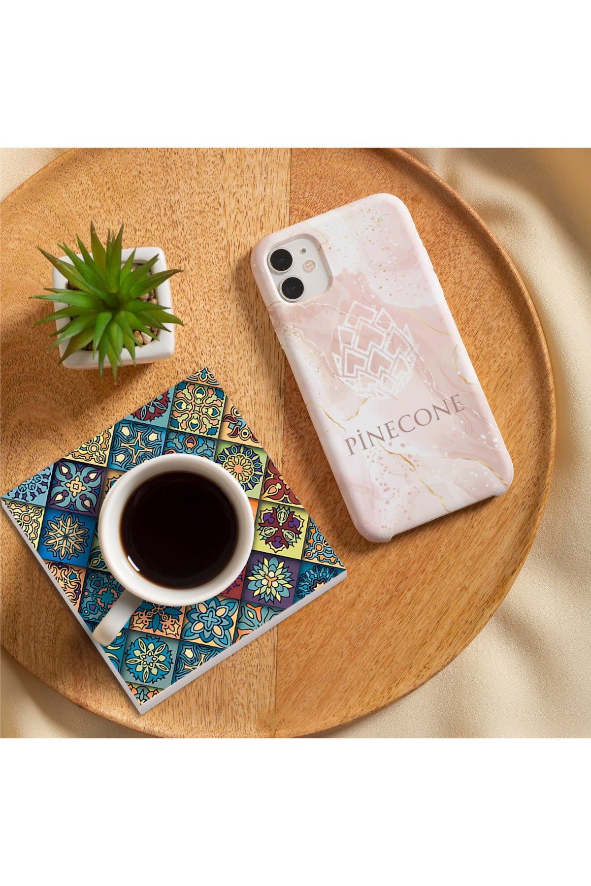 Pinecone Etnik Desen Taş Bardak Altlığı Seti - 4 Parça - Dekoratif, Rustik Mutfak Aksesuarı, 10x10 cm, Kaydırmaz Tabanlı, Şık ve Dayanıklı SC276